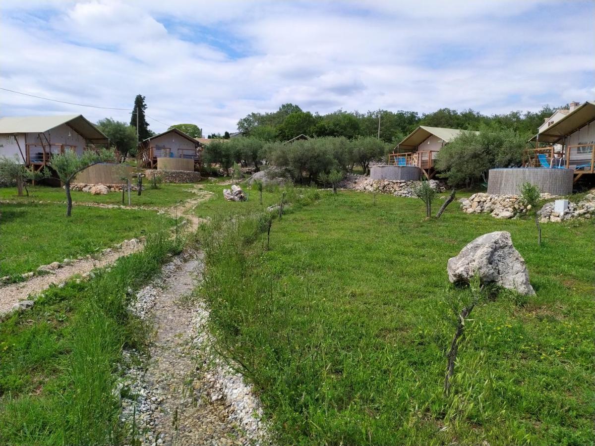 فندق Prima Insula Glamping Brusici المظهر الخارجي الصورة