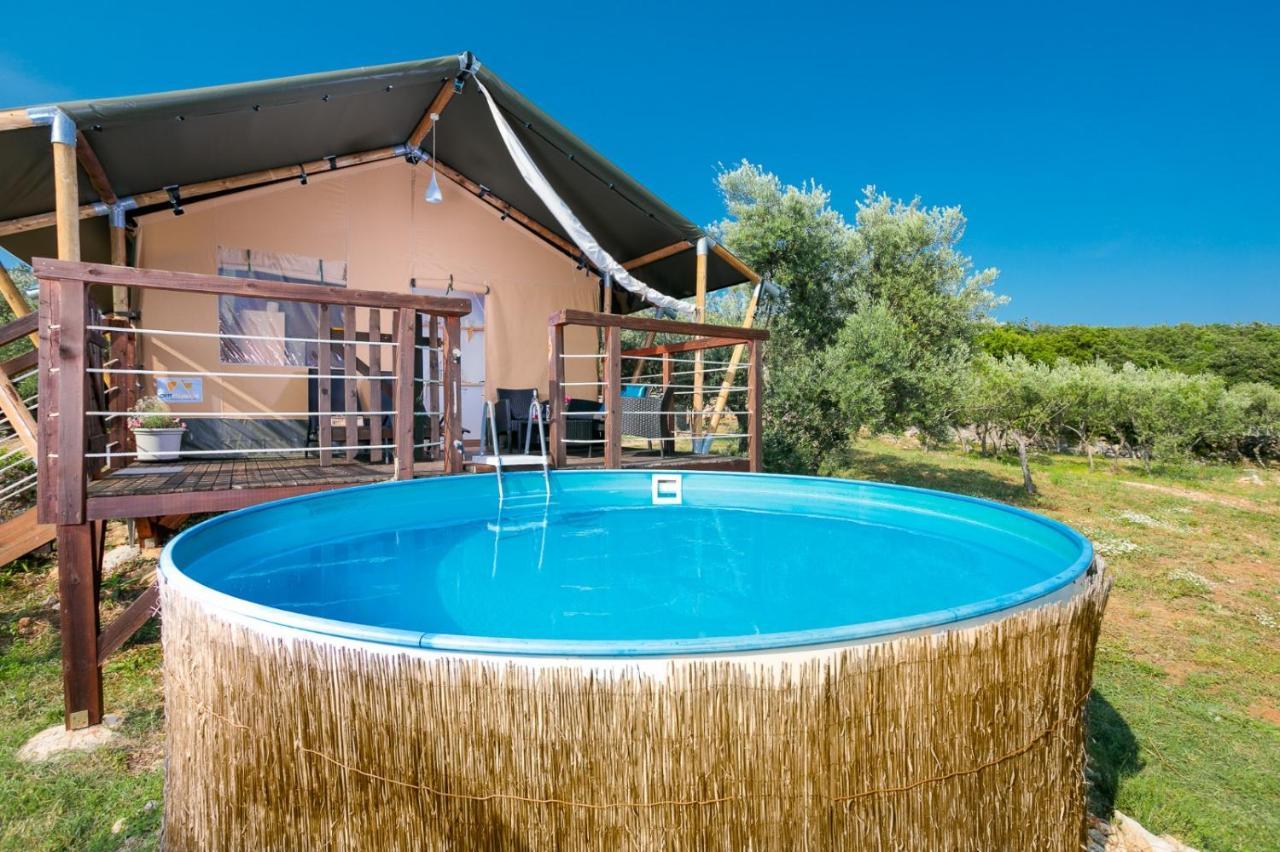 فندق Prima Insula Glamping Brusici المظهر الخارجي الصورة