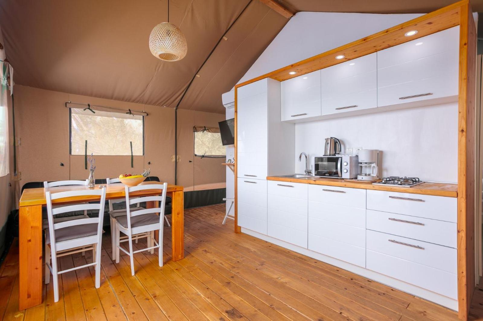 فندق Prima Insula Glamping Brusici المظهر الخارجي الصورة